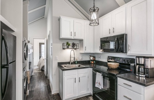 Tracy City House | Heavensent Tiny Home @ The Retreat at Water's Edge - Lake Views!