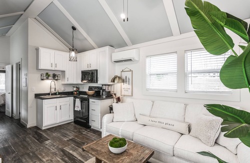 Tracy City House | Heavensent Tiny Home @ The Retreat at Water's Edge - Lake Views!
