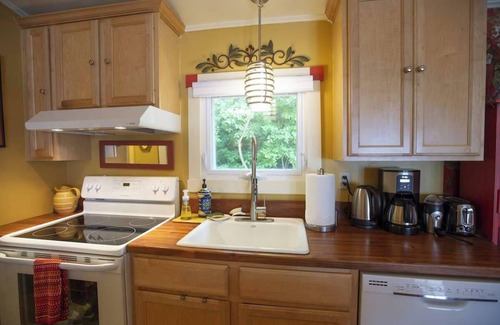 Town of Ledyard Apartment | Heck-Of-A-Deck Lakehouse with Sunsets, and Kayaks, too!