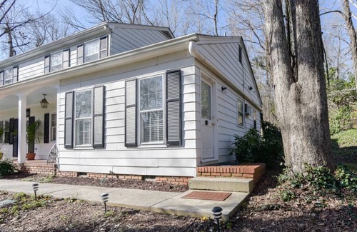 Chapel Hill Apartment | Heel House Apartment-Walk to UNC stadiums!