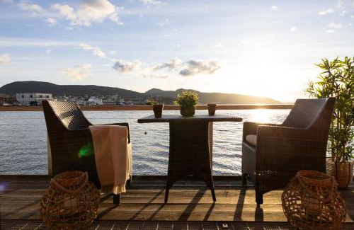 Sandviken Apartment | Heimby Homes - Balcony above the sea