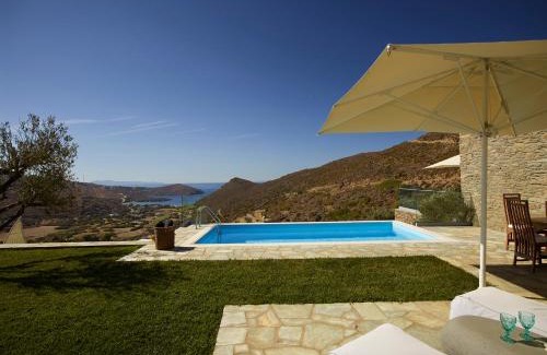Kato Fellos House | Heliades Villas Suite with private pool