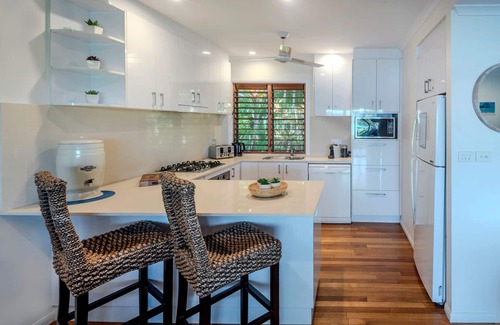 Hamilton Island Apartment | Heliconia 1 Hamilton Island - oceanviews, buggy and transfers