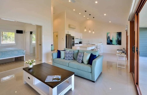 Hamilton Island Apartment | Heliconia Grove 8, Stunning Apartment on Hamilton Island