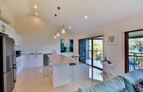 Hamilton Island Apartment | Heliconia Grove 8, Stunning Apartment on Hamilton Island