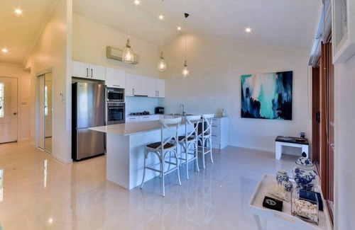 Hamilton Island Apartment | Heliconia Grove 8, Stunning Apartment on Hamilton Island