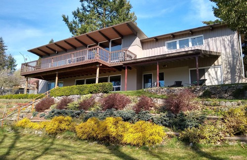 Bryn Mawr-Skyway House | Helicopter House - Rare tree belt location -180* view of Kent Valley & Mt Rainer