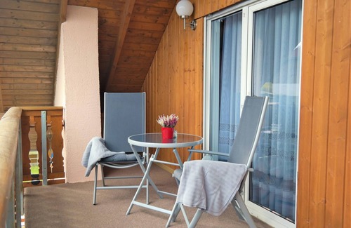 Bromskirchen Apartment | Helle Ferienwohnung mit Überdachtem Balkon und Schöner Aussicht