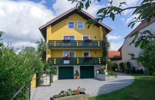 Waldmuenchen Apartment | Helle Ferienwohnung (100m2) mit Garten & Sauna im Haus