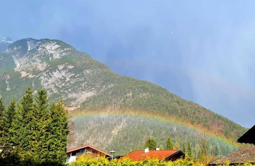 Scharnitz Apartment | Helle, großzügige Wohnung mit Balkon & freiem Blick auf die Berge
