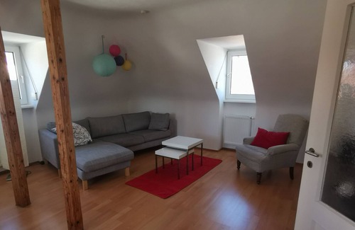 Stuttgart Apartment | Helle, Vollmöblierte 2-zimmer-dg-wohnung, Ruhig, Zentral, Wlan
