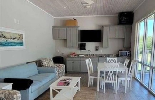 Foley RV Rental | Hello fellow travelers. Join us here at Creekside RV Resort.