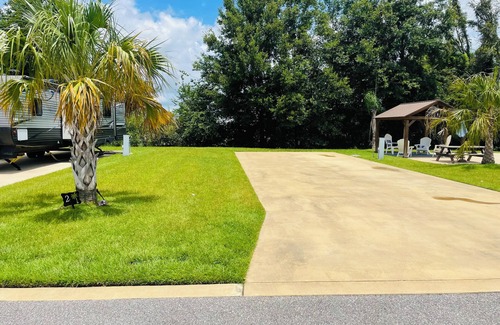 Foley RV Rental | Hello fellow travelers. Join us here at Creekside RV Resort.