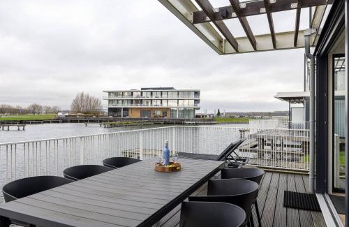 Oranjeplaat Villa | Hello Zeeland - Water villa Veerse Wende with fully fenced terrace