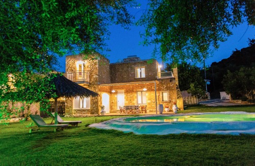 Agia Villa | Hem Borta Villa - Next To Platanias, 2min From Beach