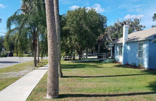 New Port Richey House | Hemingway Cottage right on the Pithlacootee River