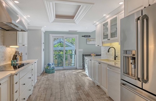 Bay Isle House | Hemingway House – Serene Siesta Key Getaway with Heated Pool, Pizza Oven