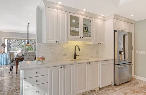 Bay Isle House | Hemingway House – Serene Siesta Key Getaway with Heated Pool, Pizza Oven