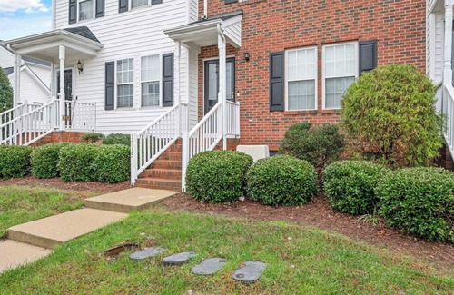 Fuquay-Varina House | Hemingway's Hideaway | Walkable | King Bed