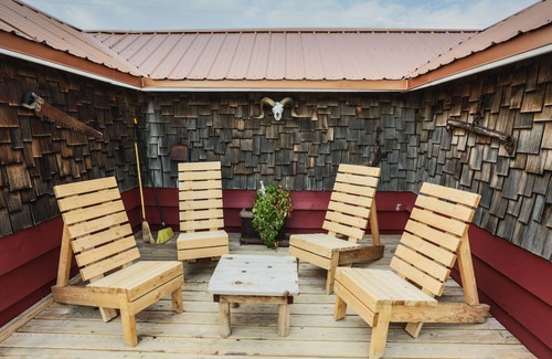 Cody Cabin | Hemingways cozy rustic cabin 5 min. from Cody