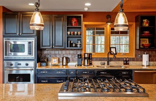 Bentonville Cabin | Hemlock Haven: Luxury Log Retreat w/Sauna, Saloon & Blue Ridge Views