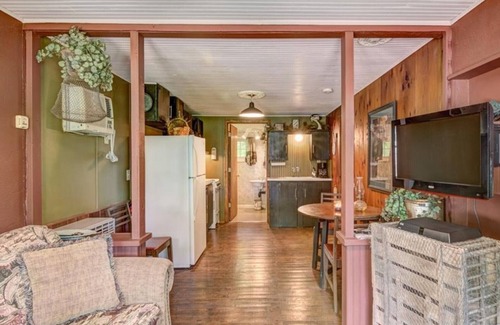 Brill Cabin | Hemlock Hide-A-Way Cozy Romantic Private Lake Cabin