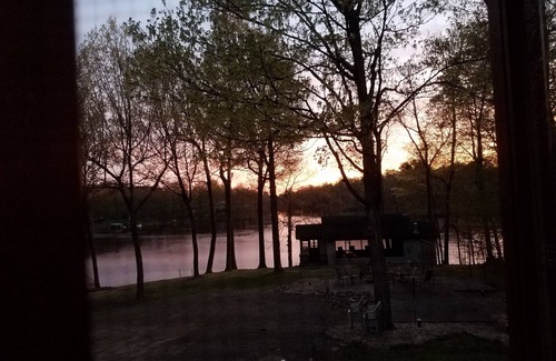 Brill Cabin | Hemlock Hide-A-Way Cozy Romantic Private Lake Cabin