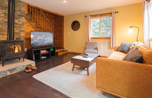 Conway Ski Chalet | Hemlock Hill Chalet: NH escape