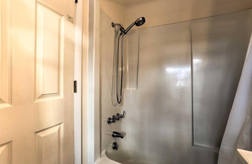 Dingmans Ferry House | Hemlock House Epic Arcade Room, Hot Tub, Theater!