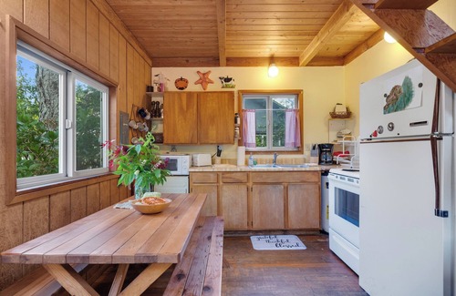 Rockaway Beach Cabin | Hemlock Inn, private cozy space