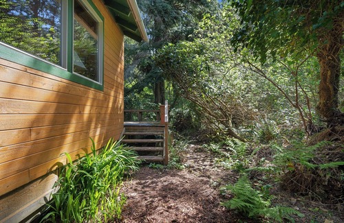 Rockaway Beach Cabin | Hemlock Inn, private cozy space