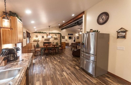 Farmington Cabin | Hemlock Lodge · Beautiful Cozy Cabin w/Hot Tub, Fire Pit & Game Room