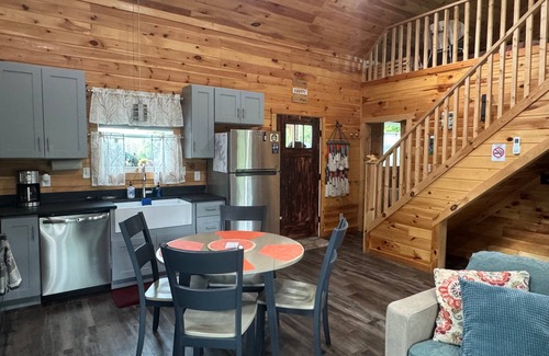 Rogers Cabin | Hemlocks Over Muir in Rogers KY - Hot Tub & WiFi