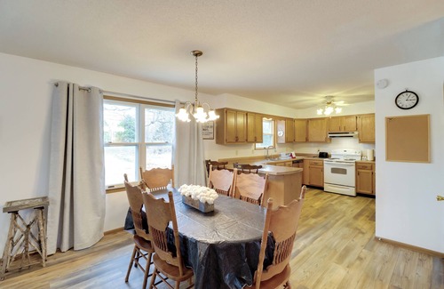 Henderson House | Henderson Home w/Patio: 1 Mi to Norfork Lake
