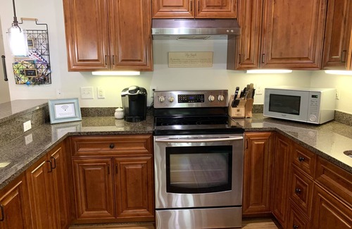 Hendersonville House | Hendo Hideaway-Enjoy Hendersonville & Brevard