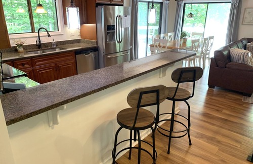 Hendersonville House | Hendo Hideaway-Enjoy Hendersonville & Brevard