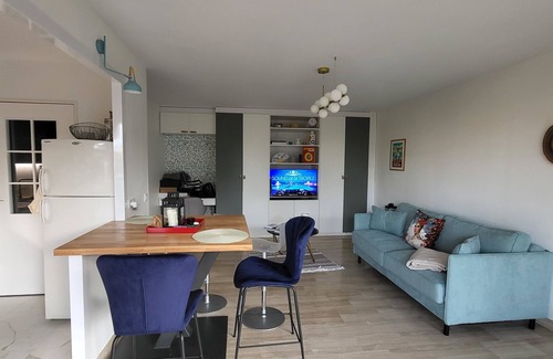 Prado - Republique Condo | HENRI CAMILLE REAL ESTATE -Beautiful one bedroom swimming pool and parking