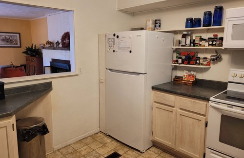 Clayton House | Henri's Place - Charming 1/1 near Downtown Clayton! Dog Friendly!