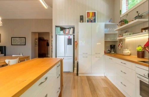 Stepney House | Henry Morcomb, 2 bdrm sleeps 4 WiFi