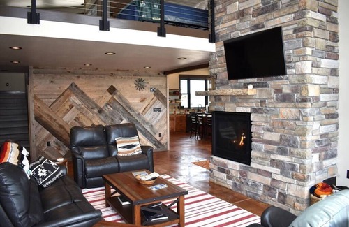Island Park Cabin | Henry's Ip Cabin | Sleeps 8 | 40 Min to