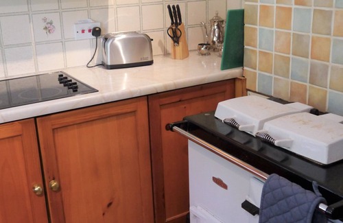 Castle Douglas Cottage | Hensol Lodge - a cottage that sleeps 4 guests in 2 bedrooms