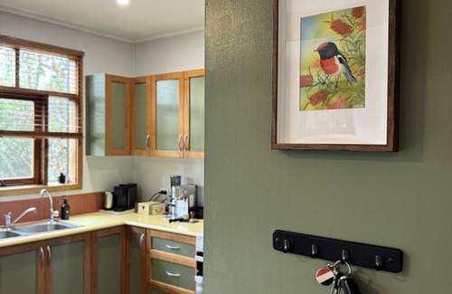 Hepburn Cabin | Hepbird House - Hideaway home with valley views in Hepburn Springs