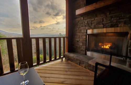 Upper Peachtree Cabin | Her Endless Views, the name says it all!