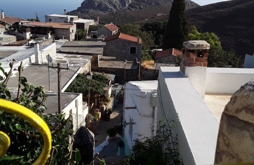 Kapetaniana House | Heraklion - Kapetaniana Dive in deep blue , climb to the mountains.