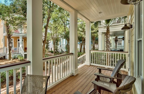 Sunnyside House | "Here Comes the Sun" House in Carillon Beach, short walk to the beach!