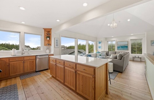 Long Beach House | "Here Comes the Sun" is your chance to relax with family and friends at the beach