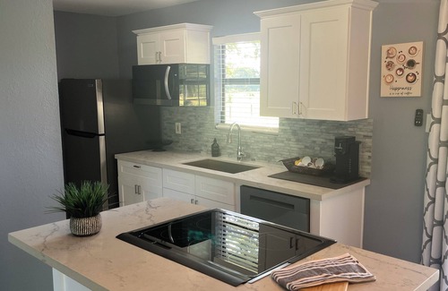 Burton House | Heritage House Retreat: Burton, Texas 6 guests 3 bedrooms 4 beds 2 full baths