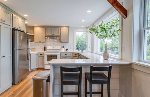 Valois House | Hermann Wiemer Guest House w/Lakeview & Fire pit
