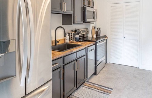 Maple Ridge Apartment | Hermes' Respite - A Runner's Paradise