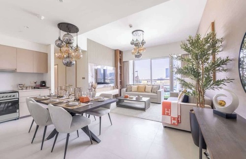 Downtown Dubai Apartment | Hermes-Style | Burj Khalifa View & Infinity Pool
